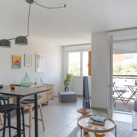 Nice With Balcony - - Welkeys Apartment *
